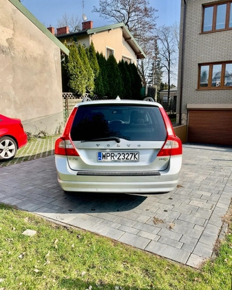 Volvo V70 cena 19000 przebieg: 466000, rok produkcji 2011 z Piastów małe 67